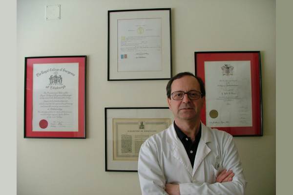 O Dr. Campos Lopes é, sem dúvida, um renomado oftalmologista em Portugal