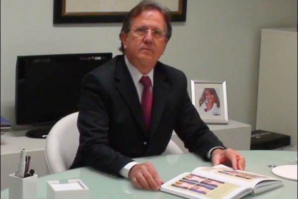Dr. Vinicio Alba