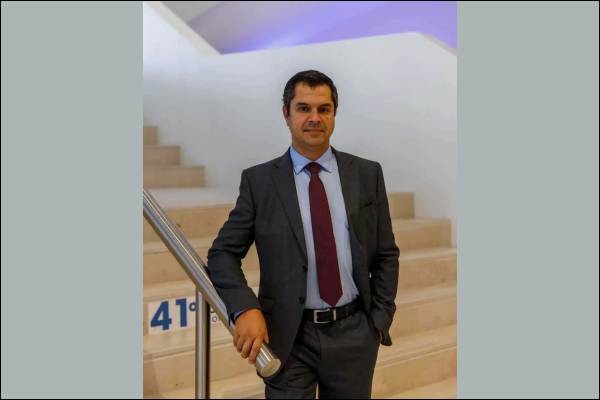 O Prof. Dr. Ricardo Bastos é, sem dúvida, um dos ortopedistas do joelho mais respeitados em Portugal