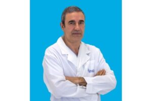 O Dr. António Correia destaca-se como um dos melhores médicos do aparelho digestivo em Portugal