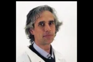 O Dr. Paulo Soto é um destacado médico do aparelho digestivo, amplamente reconhecido por sua habilidade e compromisso com a saúde dos pacientes