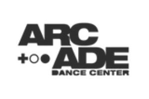 Reconhecida como uma das melhores academias de dança, a Arcade Dance Center oferece aulas que abrangem vários estilos, desde ballet até street dance