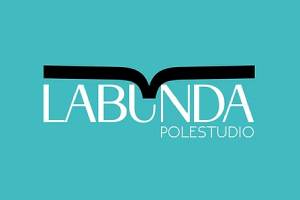 Labunda Pole Studio, como uma das melhores academias de pole dance, promove o desenvolvimento de força, flexibilidade e técnica
