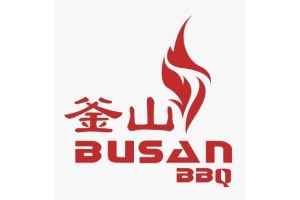 Busan Table BBQ apresenta uma atmosfera acolhedora e vibrante, além de pratos tradicionais de alta qualidade, posicionando-se entre os melhores restaurantes coreanos da região