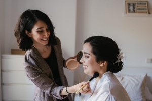 Rafaela Martins, uma das melhores maquiadoras profissionais de Portugal, alia técnica e paixão para criar looks inesquecíveis.